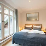 Commandeur-huus 3 Holiday home *