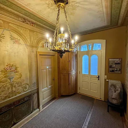 Commandeur-huus 3 * בורקום